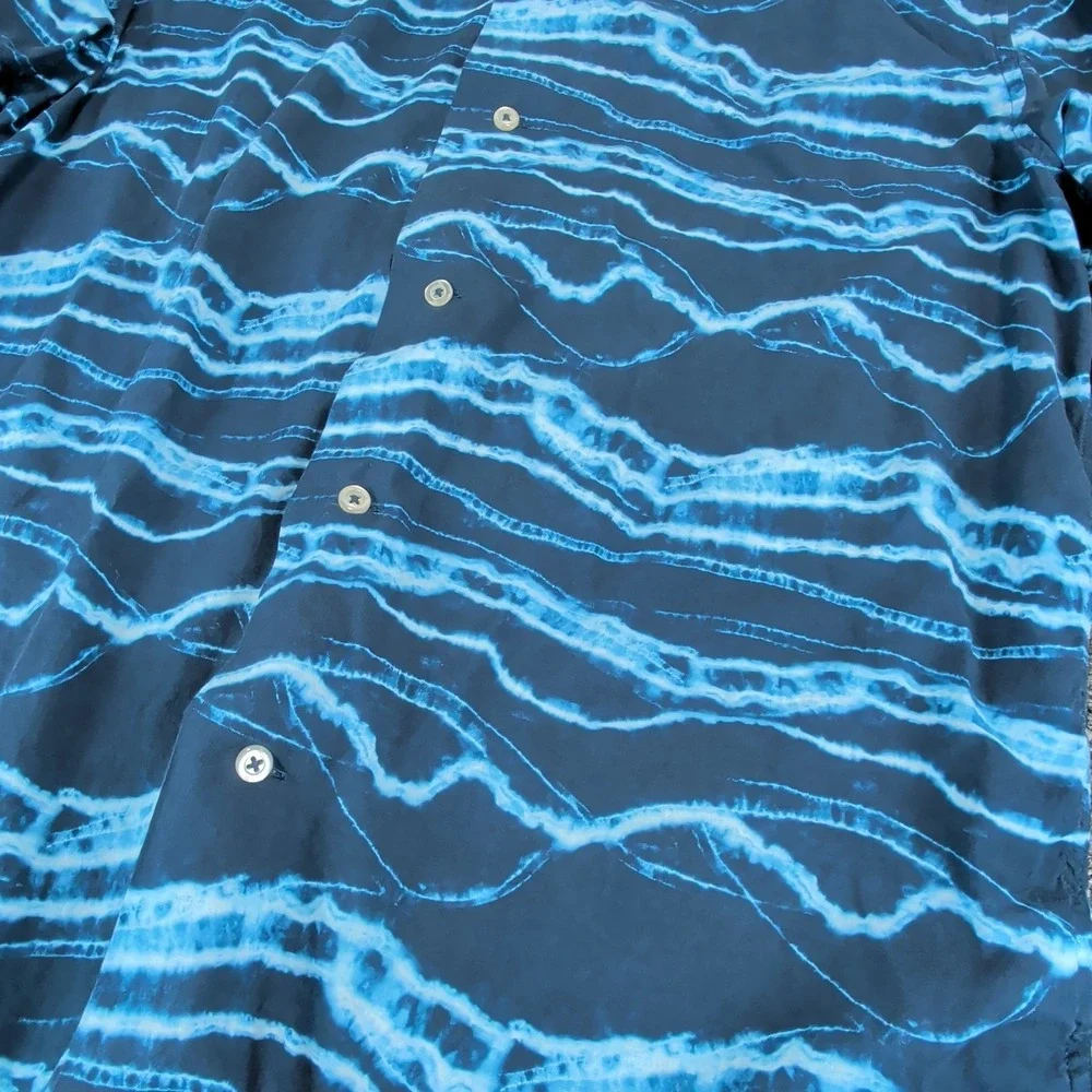 Banana Republic Modern Electric Wave Print Shirt Mens M Tall Blue Relaxed Fit